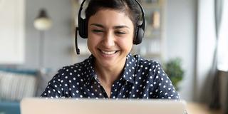 Contact Center_woman on phone